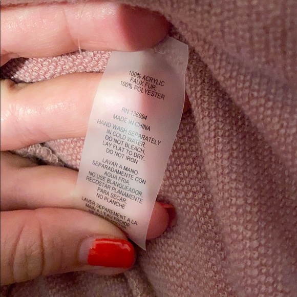 NWT Sioni Faux Fur Cape - Picture 8 of 9